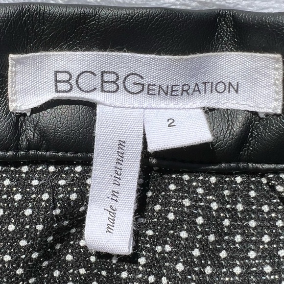 BCBGeneration Mini Skirt Faux Leather Trim Black White Rose Gold 2 QUT3E338 - Picture 4 of 14